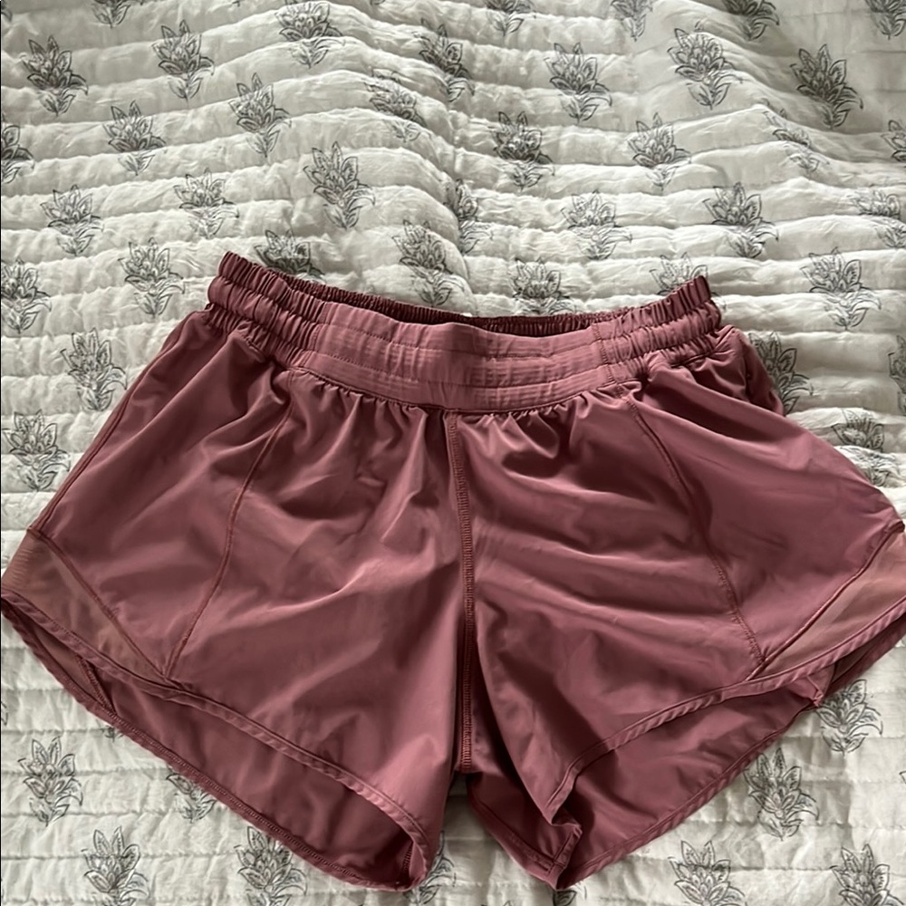 Lululemon Hotty Hot 4 inch shorts